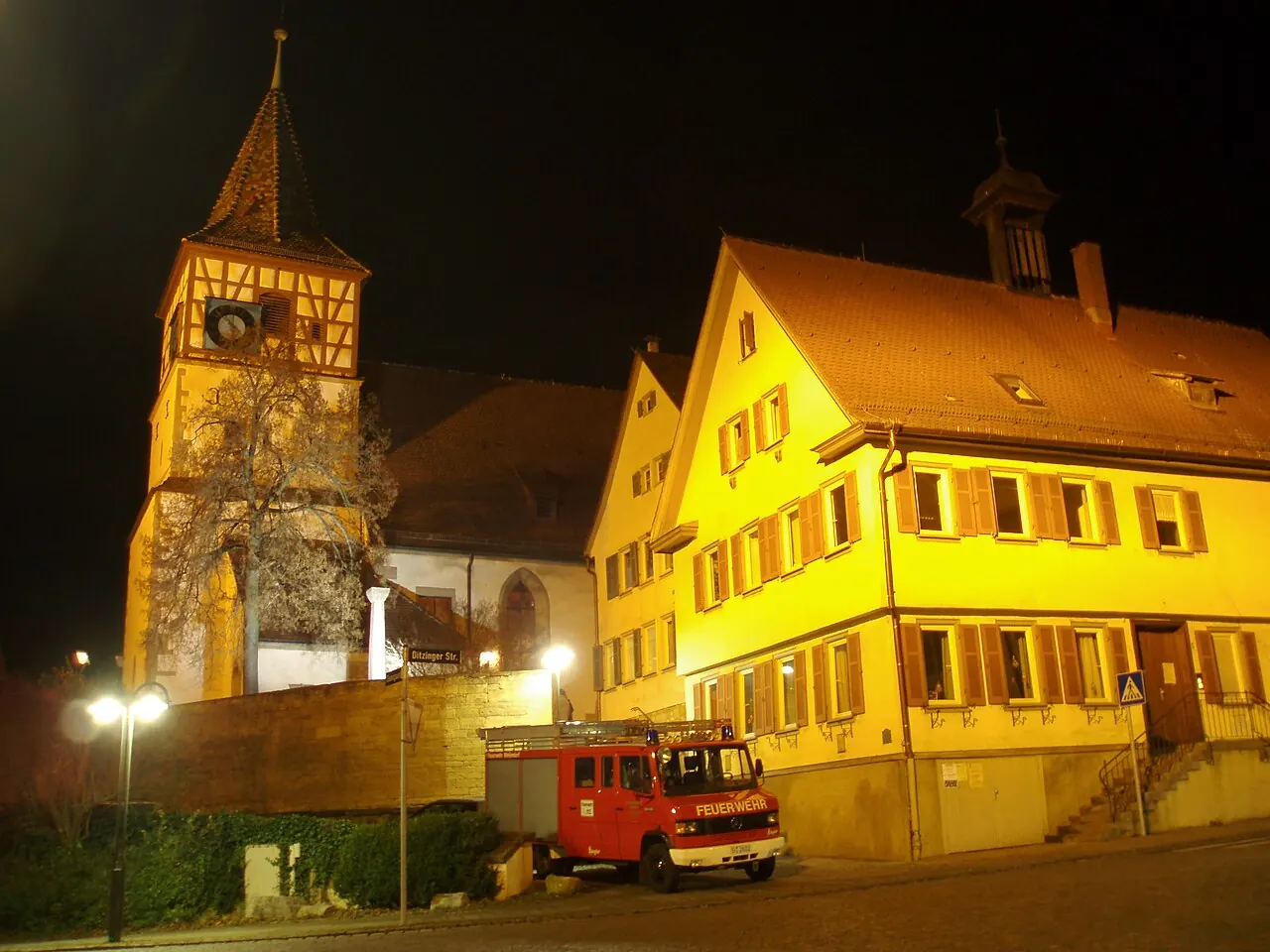 Altes Rathaus und Oswaldkirche in Stuttgart-Weilimdorf